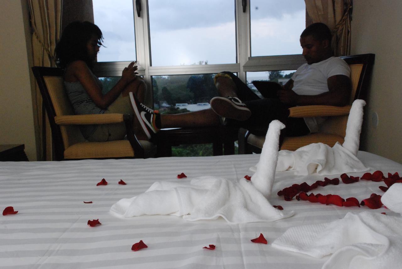 Asinuara Hotel บาเฮอร์ดาร์ ภายนอก รูปภาพ
