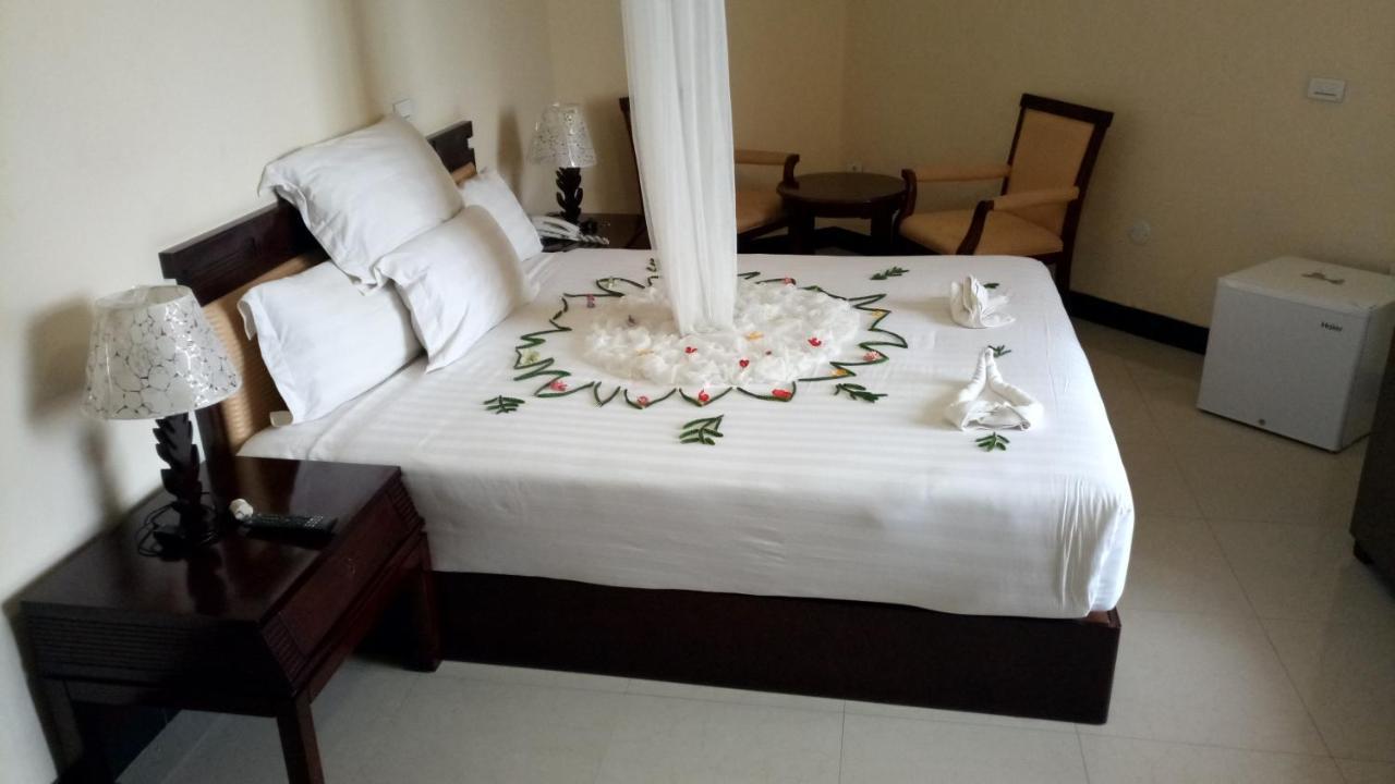 Asinuara Hotel บาเฮอร์ดาร์ ภายนอก รูปภาพ